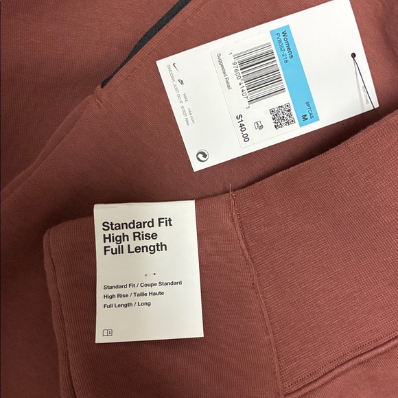 Nike Sportswear Tech Fleece
Women's High-Waisted Pleated Pants full length - Picture 11 of 11